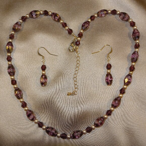 Petite handmade Mediterranean necklace/earring set in two stylish colors - Picture 3 of 12